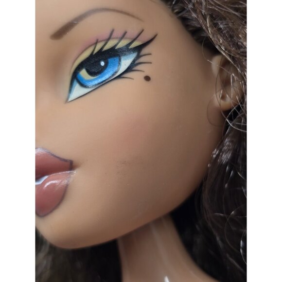 Bratz Back To School Yasmin Doll - Picture 2 of 16